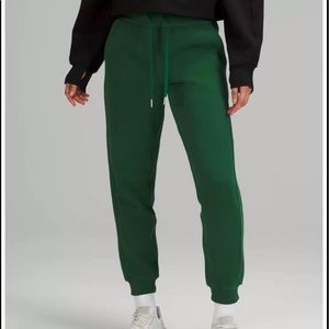 Lululemon scuba jogger 7/8 length